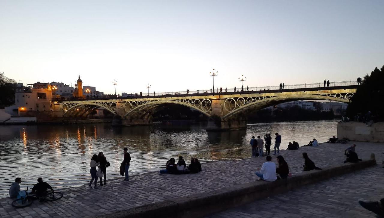 El Reloj Del Viajero Apartment Sevilla Bagian luar foto